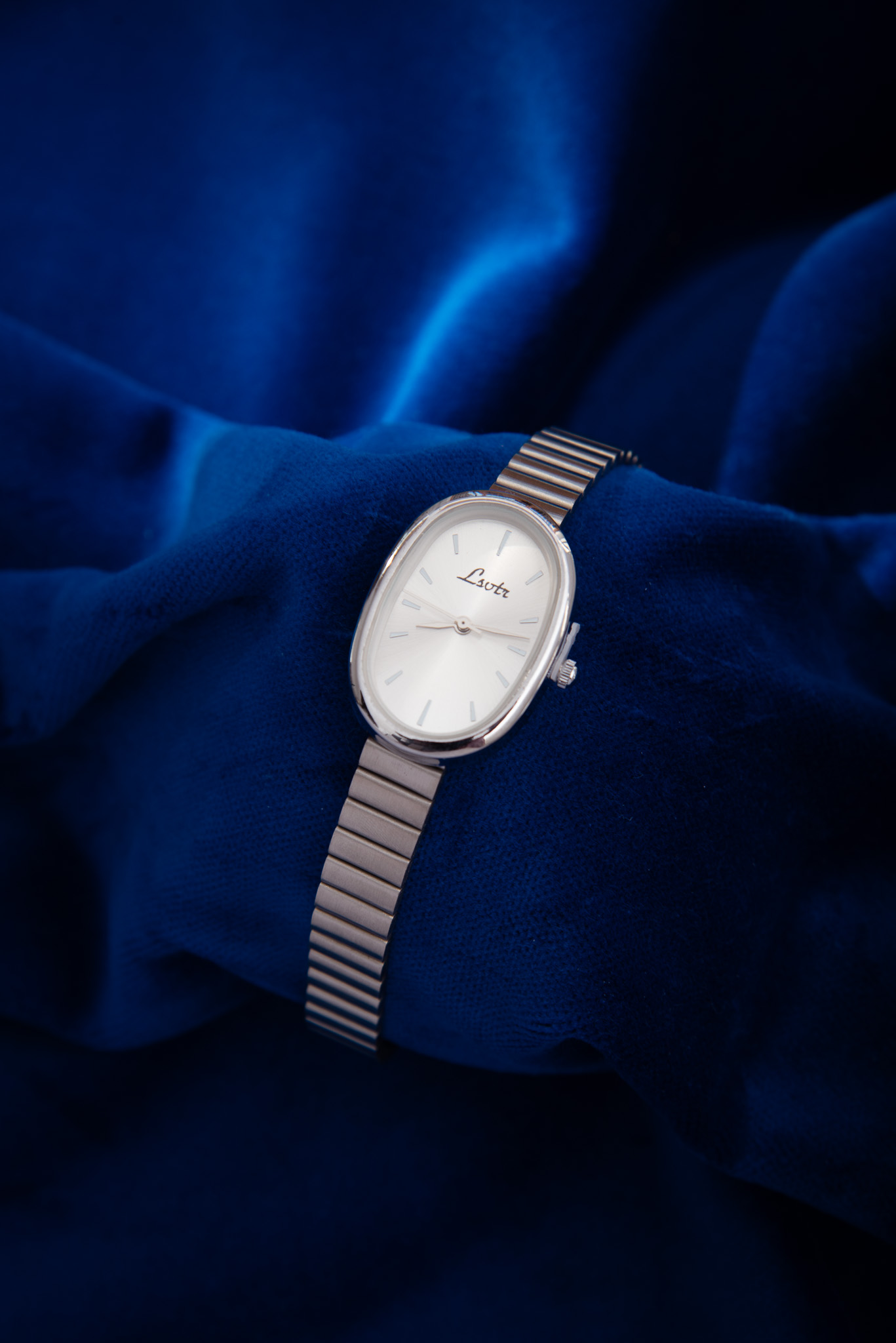 Oval Minimal Design Silver Watch - Image 2