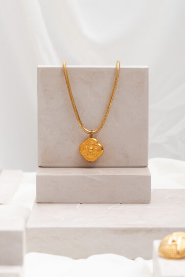 Vintage ANNE KLEIN Gold Tone Pendant Necklace