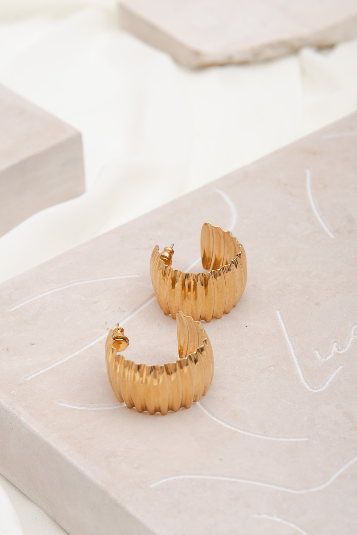 Vintage Unique Ribbed Gold Hoops