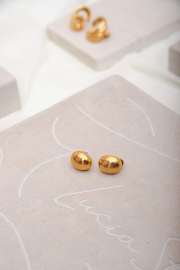 Vintage Gold Tone Stud Earrings