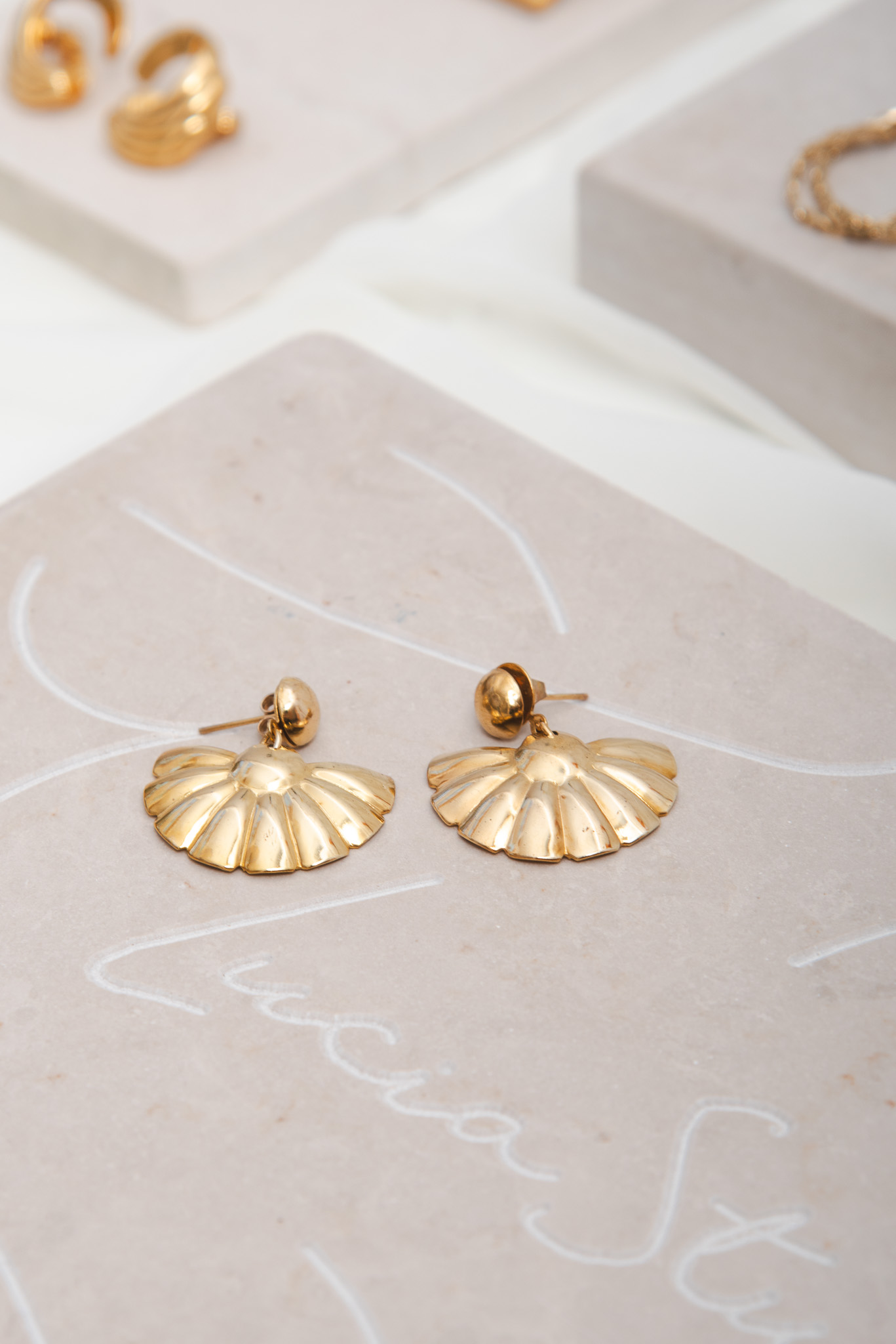 Retro Half Flower Gold Tone Earrings - Image 2