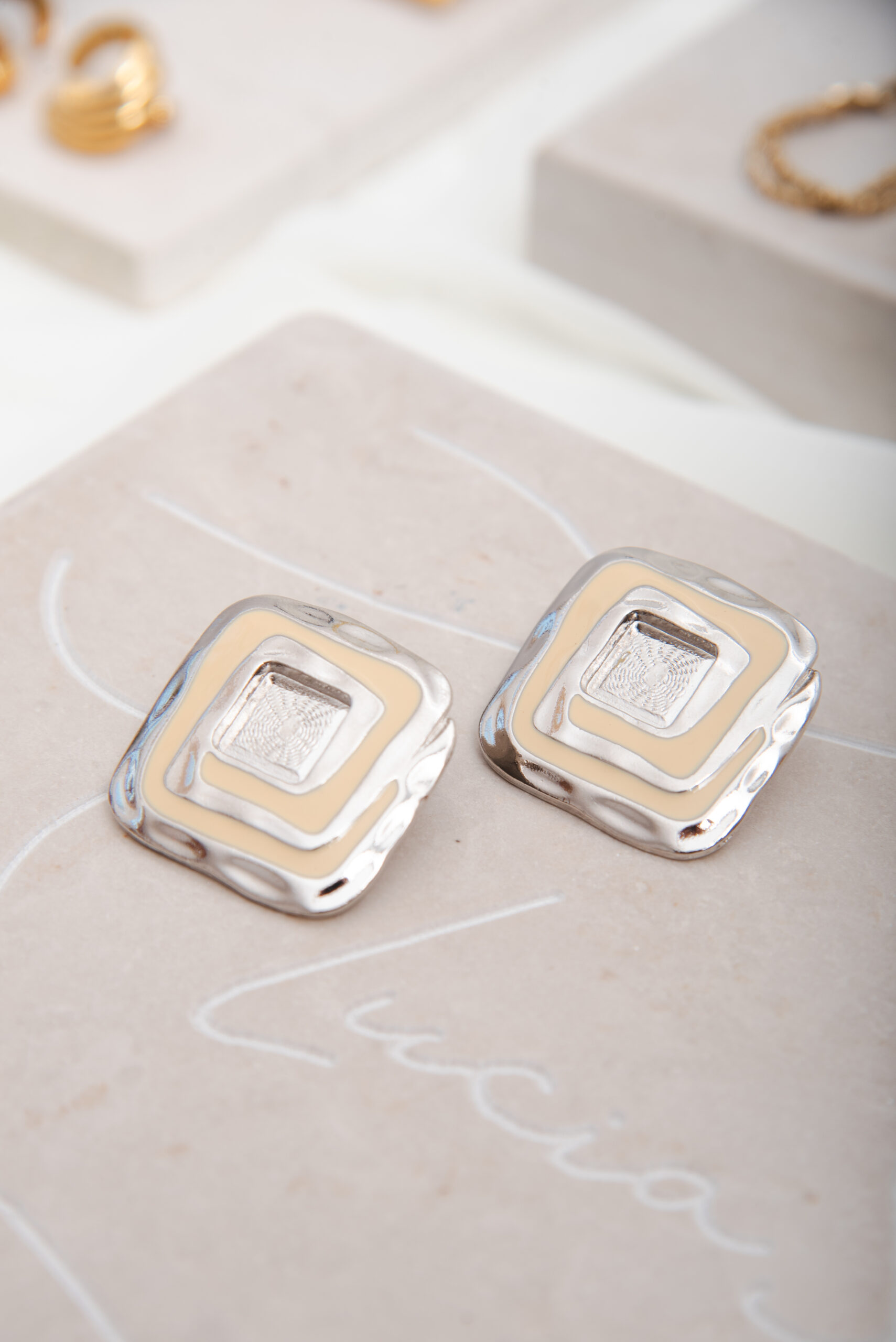 Vintage Silver Tone & Cream Earrings - Image 4