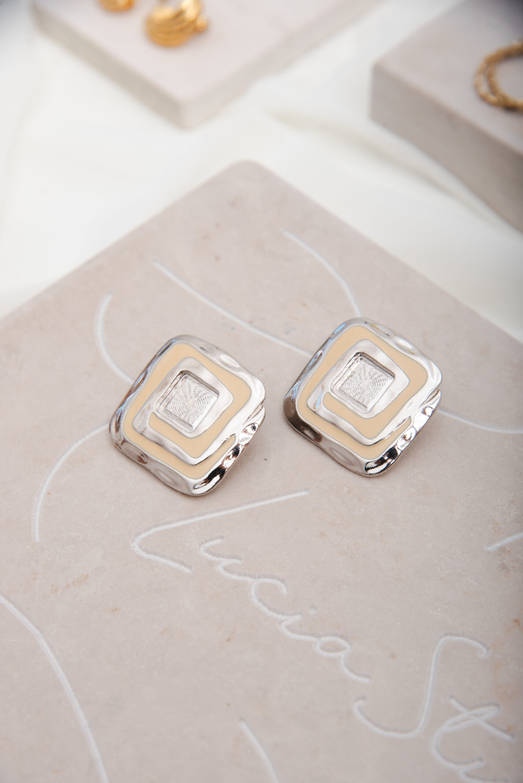 Vintage Silver Tone & Cream Earrings - Image 3