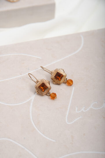 Vintage ELIZABETH ANNE Dangling Glass Bead Earrings